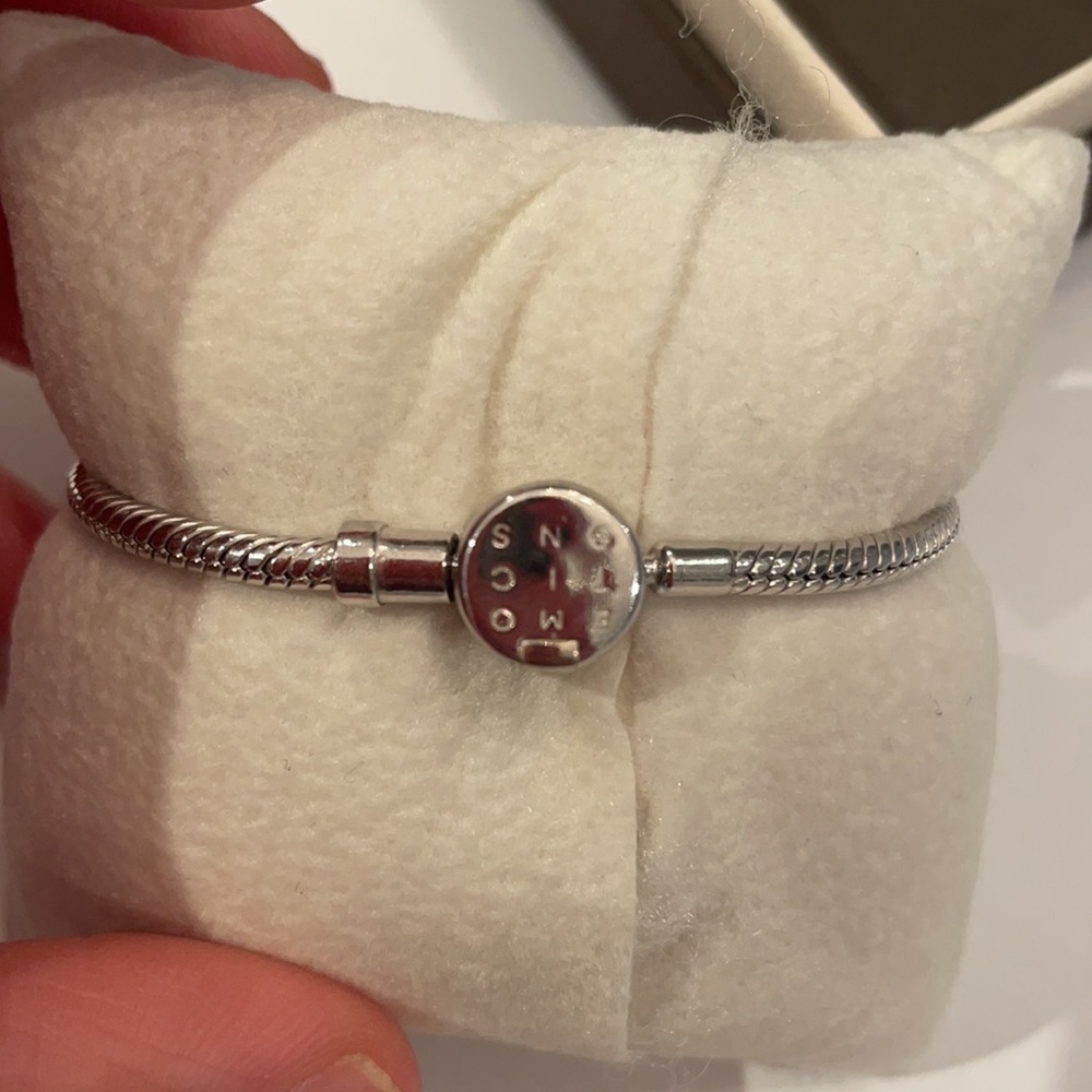 New sterling silver kids emoji bracelet - Picture 3 of 3